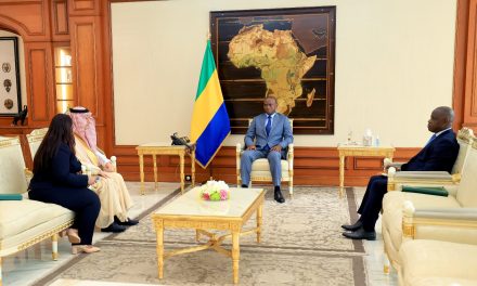 Coopération : Le Général Brice Clotaire Oligui Nguema s’entretient avec l’ambassadeur d’Arabie Saoudite près la République Gabonaise
