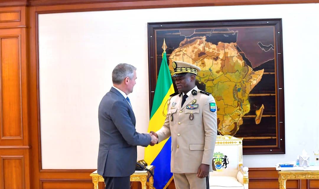SE le Général Brice Clotaire Oligui Nguema échange avec le Directeur Afrique Total Énergies