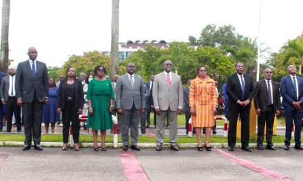 Levée des couleurs au Ministère des Mines:                                  Le Ministre Hervé Patrick Opiangah a présidé la cérémonie