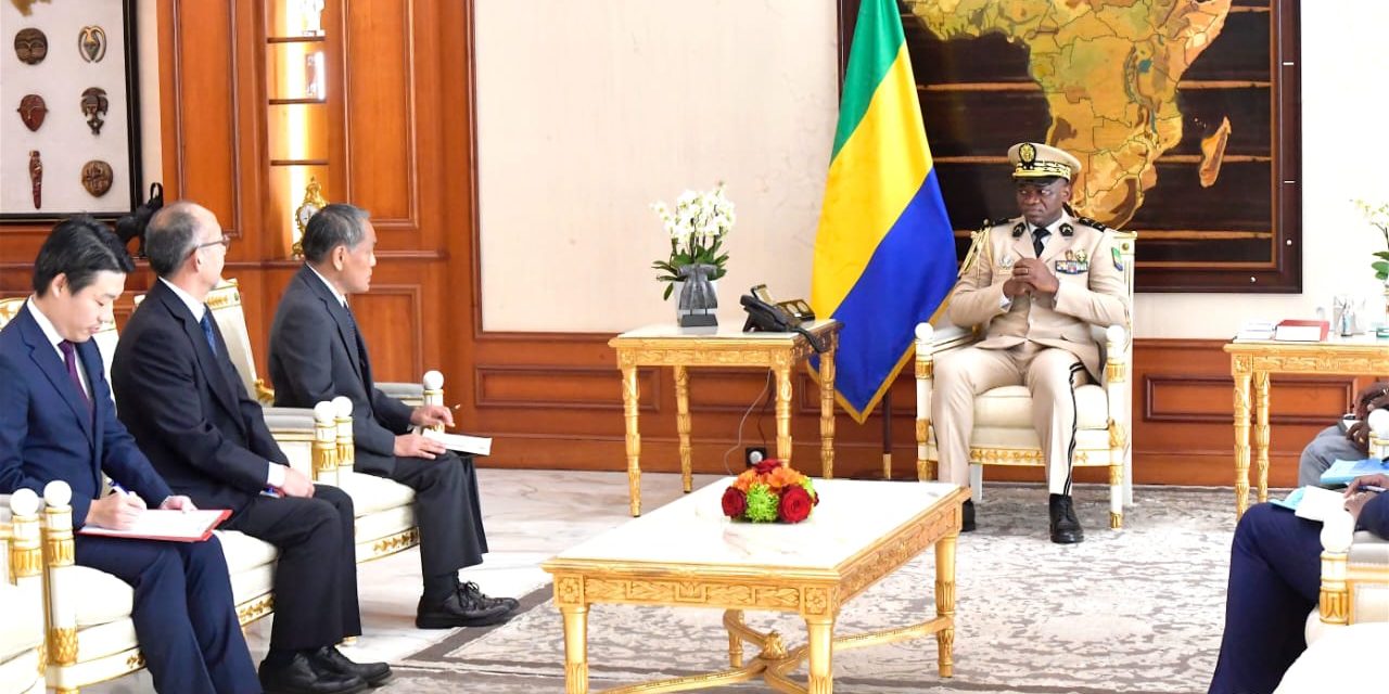 Le Chef de l’État Brice Clotaire Oligui Nguema s’entretient avec l’Ambassadeur du Japon au Gabon