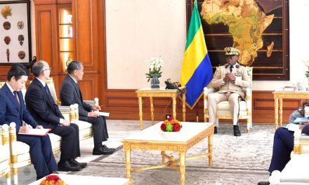 Le Chef de l’État Brice Clotaire Oligui Nguema s’entretient avec l’Ambassadeur du Japon au Gabon