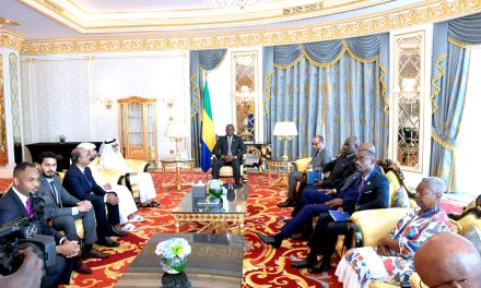 Emirats Arabes Unis : Le Général Brice Clotaire Oligui Nguema échange avec une délégation d’hommes d’affaires