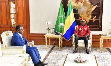 Le Chef de l’État et le Président des Maires de Côte d’Ivoire échangent sur la diplomatie des villes et le développement d’infrastructures sportives