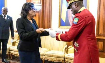 Le Général Brice Clotaire Oligui Nguema reçoit les lettres de créance de cinq nouveaux ambassadeurs accrédités au Gabon