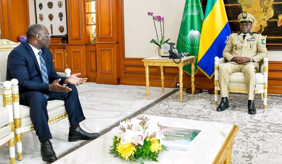 Brice Clotaire Oligui Nguema s’entretient avec l’ambassadeur du Gabon en Chine