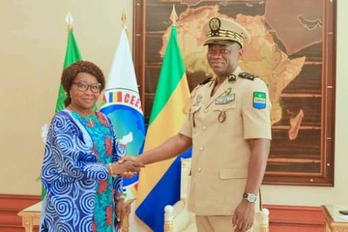 Le Président de la Transition reçoit l’Ambassadeur de la République de Sao-Tomé-et-Principe