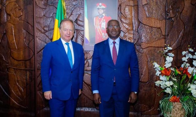 Gabon: Le Premier Ministre Raymond Ndong Sima Stimule les Relations Économiques avec le Commonwealth