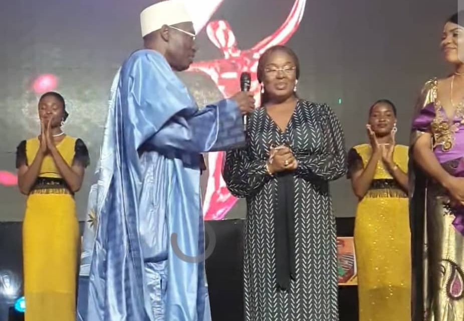 Estelle Ondo, lauréate du Prix d’Excellence « Femme Impact » aux Africa Women’s Awards 2024