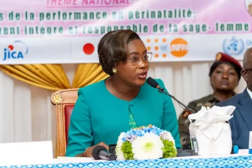 Zita Oligui Nguema, marraine de la Journée Internationale des Sages-Femmes au Gabon : Engagement pour la santé maternelle et infantile