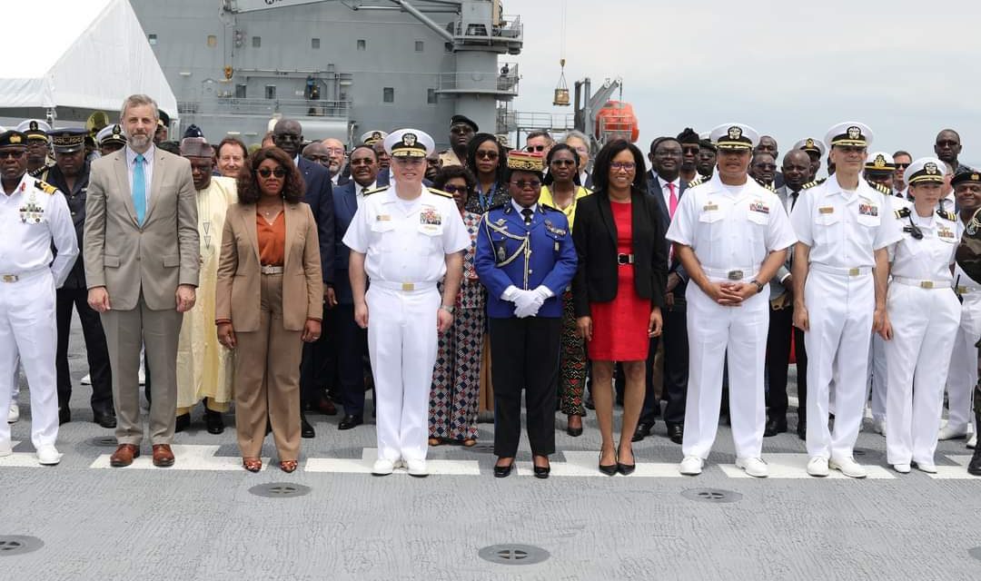 OBANGAME EXPRESS 2024: Une délégation des Douanes Gabonaises visite l’USS HERSHEL WILLIAMS