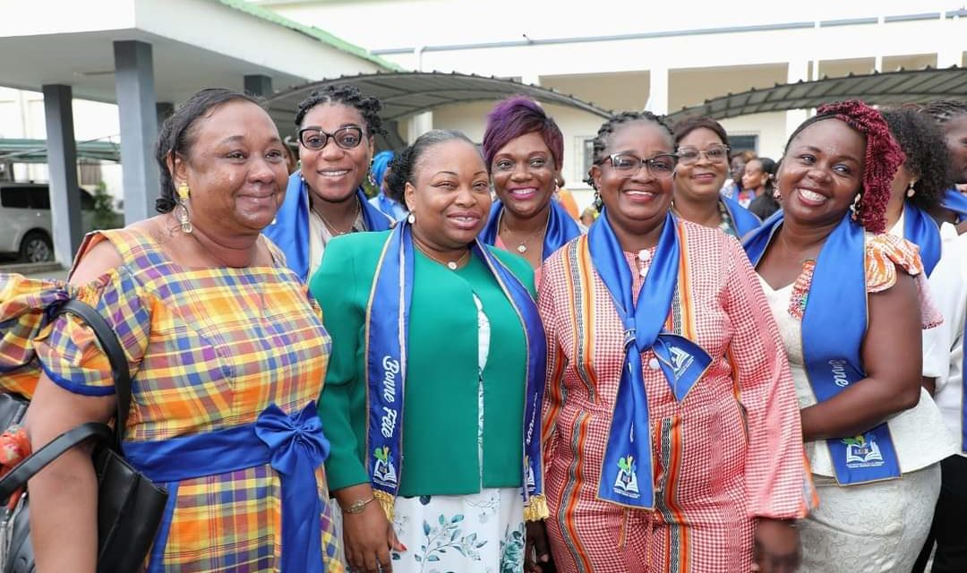 La Ministre Camelia Ntoutoume Leclercq couronnée « Meilleure Mère de l’Année 2024 » par l’Amicale des Femmes de l’Éducation Nationale