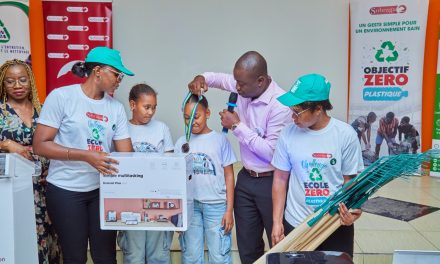 Jeunesse Gabonaise en Action: École Zéro Plastique Mène la Révolution Verte