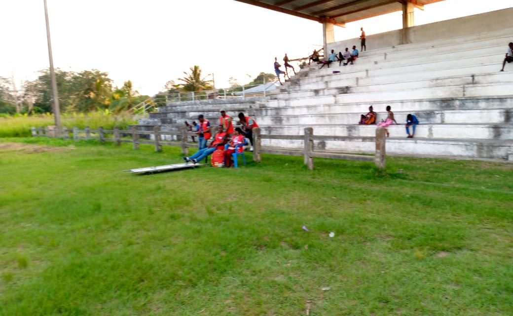 Urgence à Koula Moutou : Le Stade Municipal Tata Migolet Attend l’Attention du Ministre des Sports