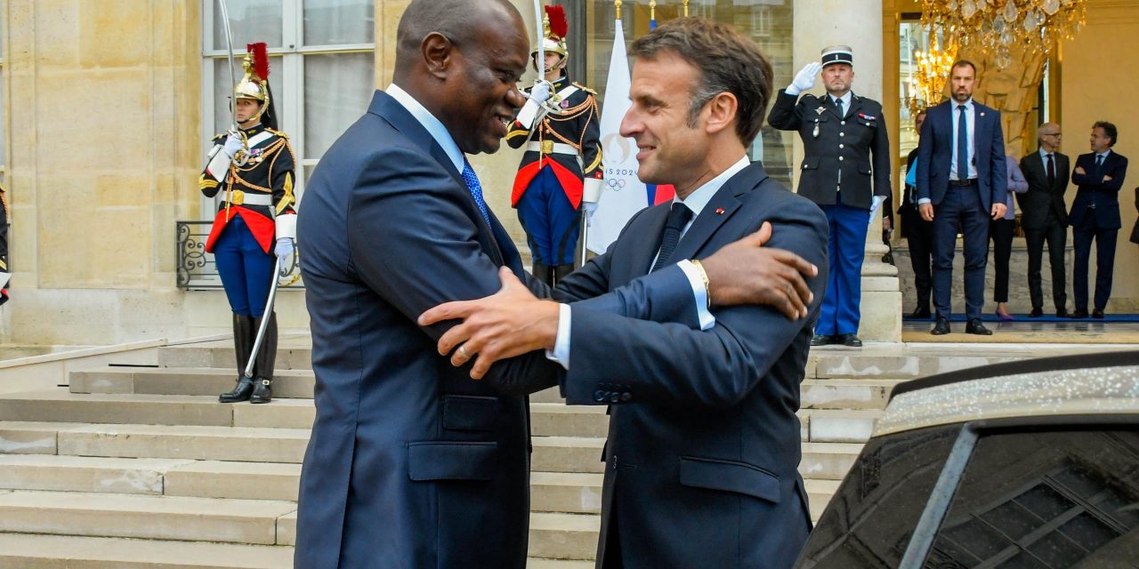 Palais de l’Élysée: Discussions de Haut Niveau entre Macron et Son Homologue Gabonais