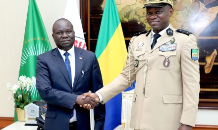 Le Président de la Transition reçoit l’Ambassadeur de l’Ouganda