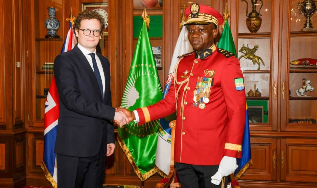 Le Général Brice Clotaire Oligui Nguema reçoit les lettres de créance de 5 nouveaux ambassadeurs accrédités au Gabon