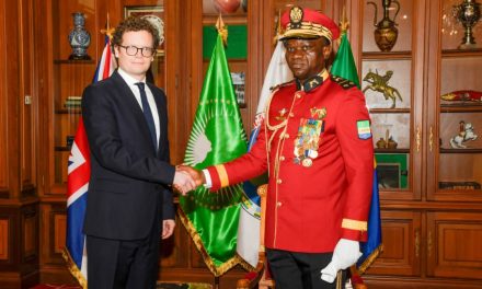 Le Général Brice Clotaire Oligui Nguema reçoit les lettres de créance de 5 nouveaux ambassadeurs accrédités au Gabon