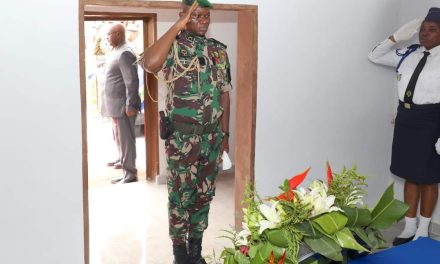 Tchibanga: Le Général Oligui Nguema Rend Hommage au Général Nazaire Boulingui Koumba