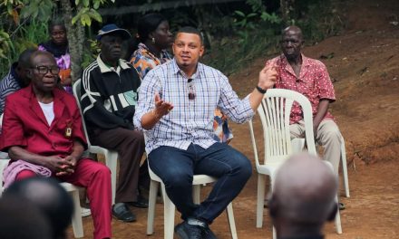 L’Honorable Alexandre Awassi en tournée parlementaire : Dialogue avec les habitants de Bagombe et Léyima