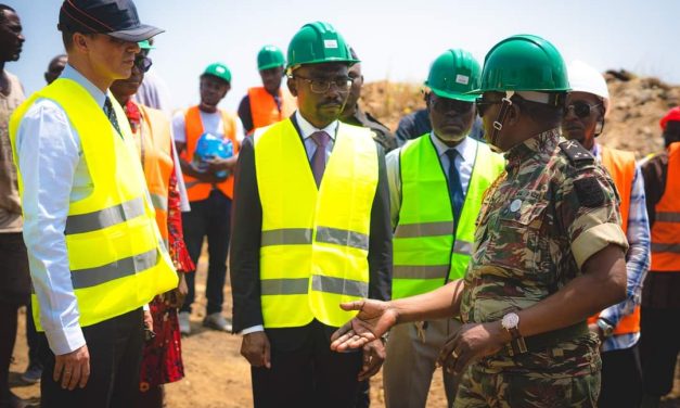 Gabon: Les Ministres des Travaux Publics et de l&rsquo;Économie visitent le chantier du «Boulevard de la Transition»