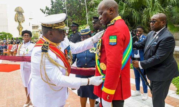 Brice Clotaire Oligui Nguema Décoré Grand Commandeur de l&rsquo;Ordre de la Libération : Un Hommage au Patriotisme et à la Bravoure