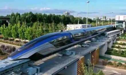 La Chine Révolutionne le Transport Ferroviaire avec le Train à Sustentation Magnétique Maglev