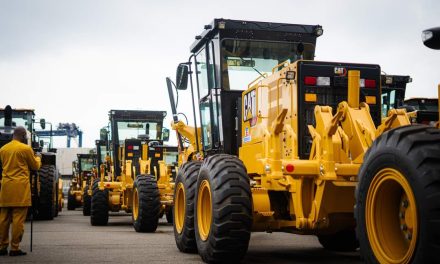 Modernisation des Infrastructures et Agriculture : Le Gabon Receptionne une Importante Cargaison d’Engins au Port d’Owendo