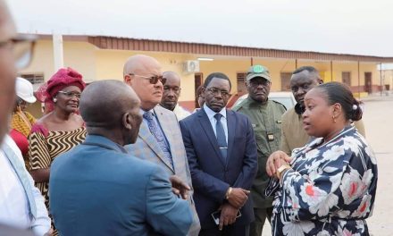 La Ministre de l’Éducation en Visite de Chantier à Franceville : Un Engagement pour une Rentrée Réussie