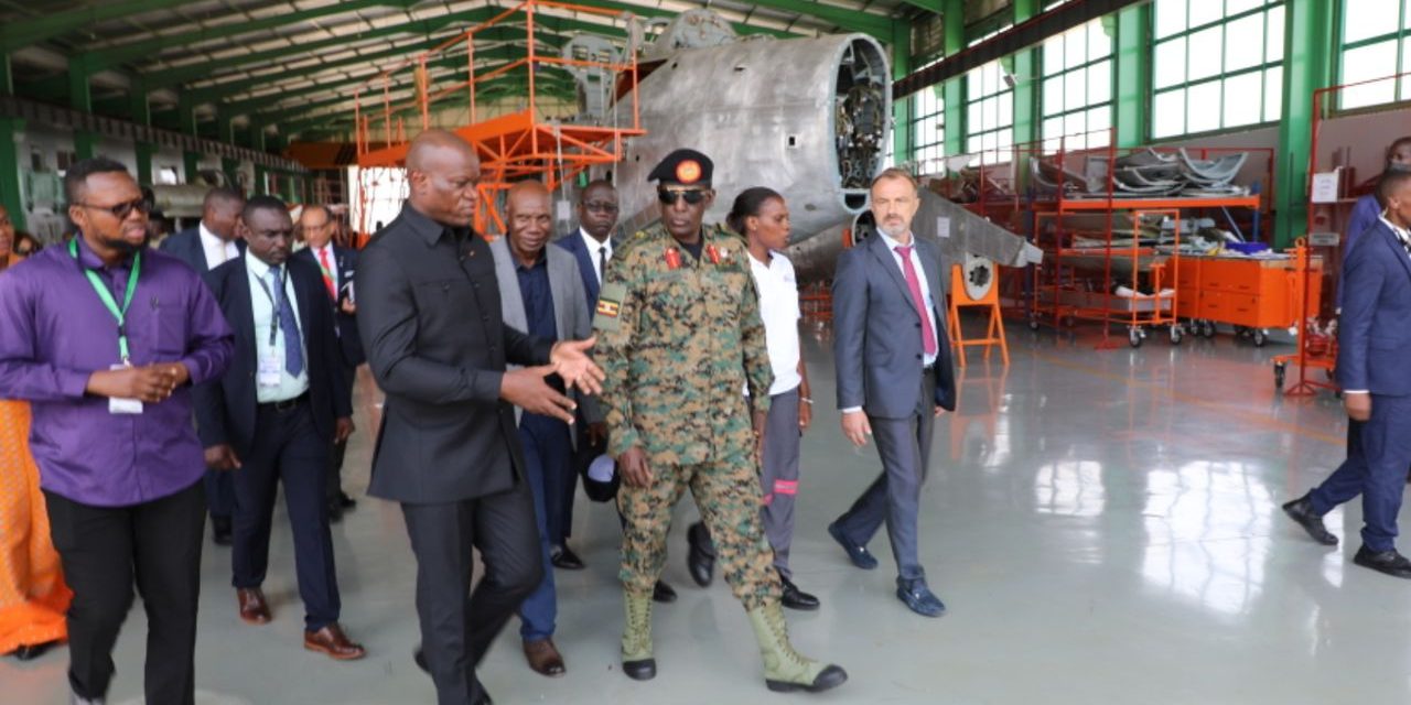 Ouganda: Le Chef de l’État Gabonais visite l’usine Luweero industries