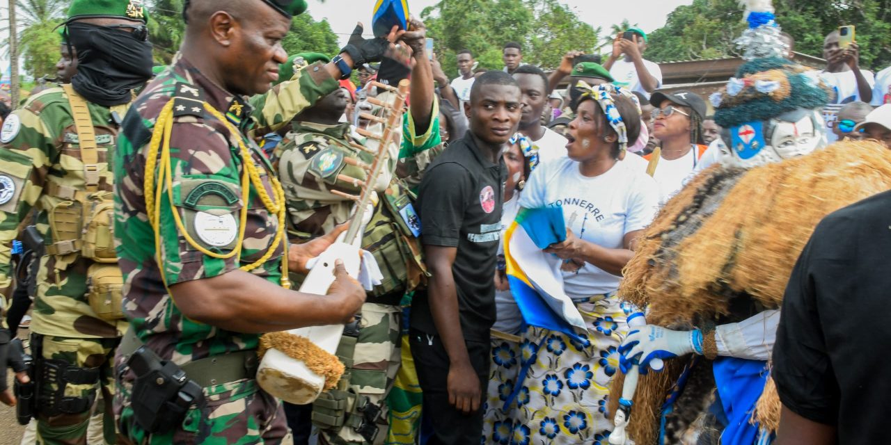 Brice Clotaire Oligui rencontre les populations du komo-kango, komo-mondah, de la Noya et du district d’Ikoy-tsini