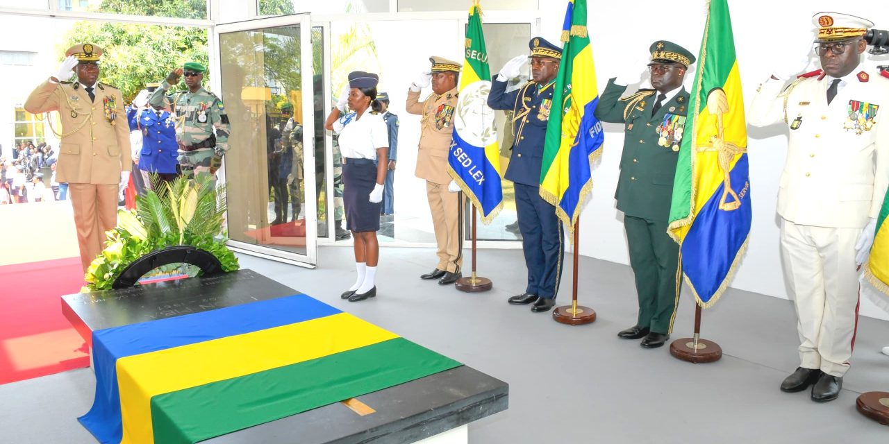 Le Président de la Transition, Oligui Nguema, rend hommage à Léon Mba dans un contexte de renouveau politique