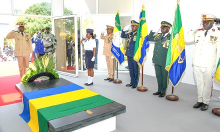 Le Président de la Transition, Oligui Nguema, rend hommage à Léon Mba dans un contexte de renouveau politique