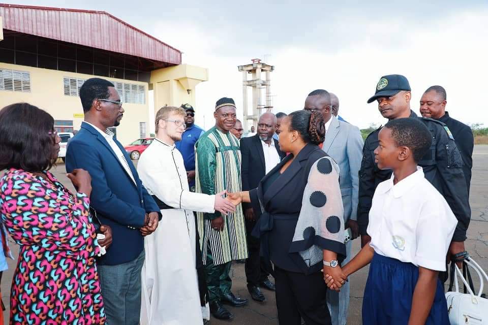 L’Éducation au Cœur des Priorités : Madame Camelia Ntoutoume Leclercq en Visite à Mouila