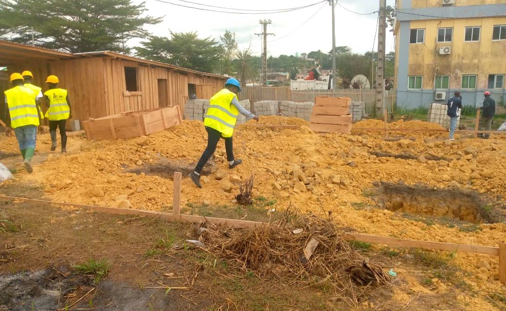 Problèmes d’approvisionnement en gravier retardent les travaux de la banque de Koula-Moutou