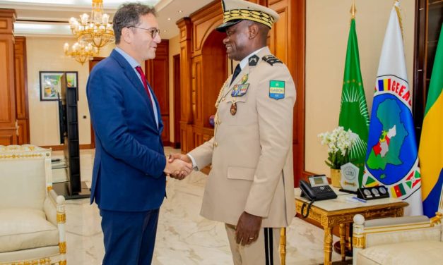 Le Président Oligui Nguema reçoit l’Ambassadeur de France pour renforcer la coopération bilatérale