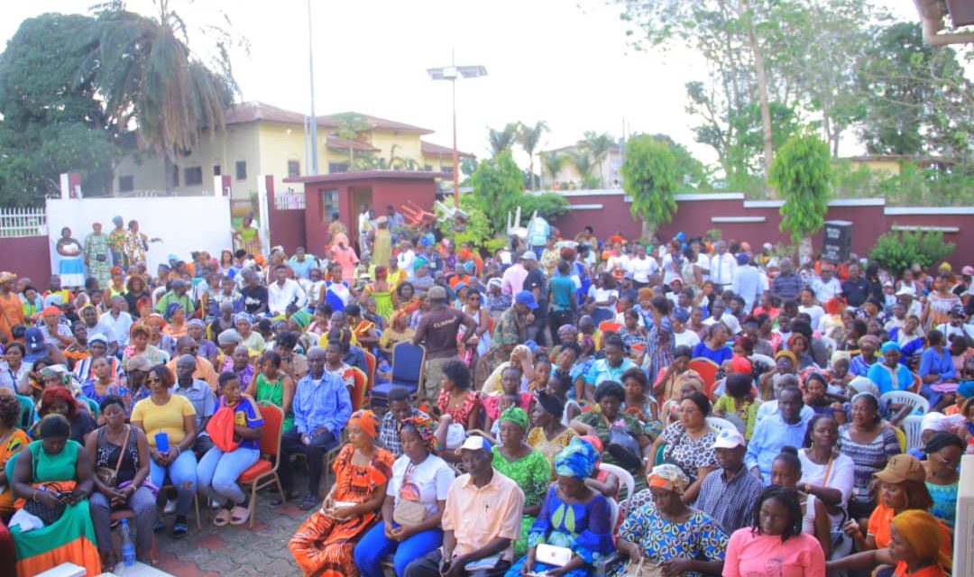 Jean Pierre Doukaga Kassa et ses alliés sensibilisent Tchibanga à la nouvelle Constitution avant le référendum