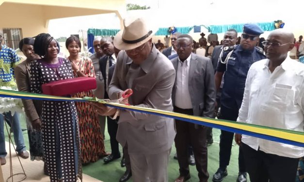 Inauguration du Nouveau Bâtiment Scolaire à l&rsquo;École Publique Mandji Château : Un Engagement Pour l’Éducation à Koula-Moutou