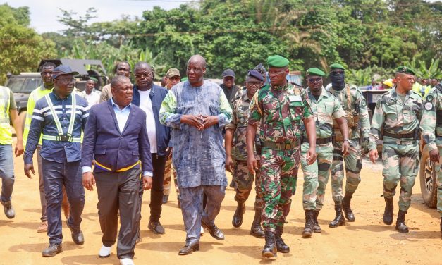 Le Chef de l&rsquo;État inspecte l&rsquo;avancement des travaux de la route Ntoum-Cocobeach