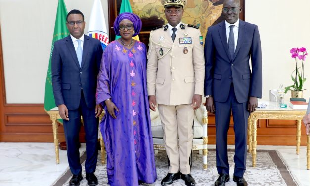 Le Président de la Transition reçoit des émissaires sénégalais et britanniques pour renforcer la coopération bilatérale