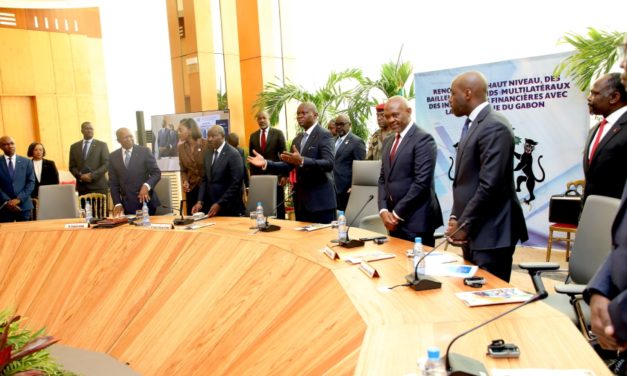 Le Chef de l&rsquo;État préside la rencontre de haut niveau entre les bailleurs de fonds multilatéraux des institutions financières et le Gabon