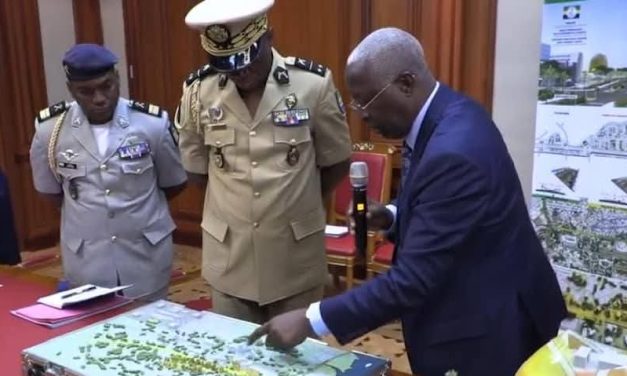 Affaire déguerpissement Plaine Orety, dernière l&rsquo;assemblée : L&rsquo;ancien premier ministre de la transition Raymond Ndong Sima face à ses contradictions?