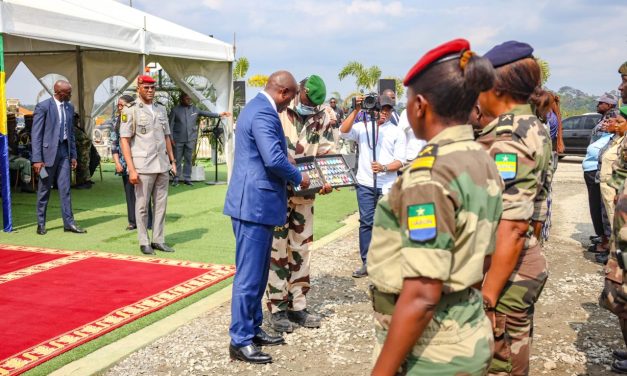 Le Président Oligui Nguema livre des logements aux Forces de Défense et inaugure la cité de Bikélé Zong