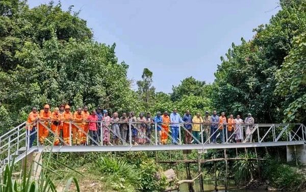 Eramet Comilog inaugure à Moanda 3 une passerelle symbolique pour l’unité et la sécurité