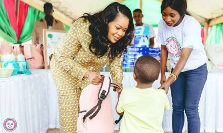 LA RENTRÉE SCOLAIRE POUR TOUS À BITAM : LA FONDATION DORCAS À L’ŒUVRE POUR LES ENFANTS VULNÉRABLES