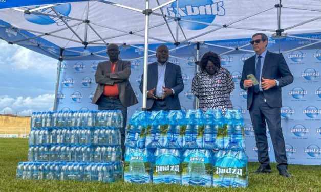 Sobraga : 3 000 packs d’eau pour soutenir le championnat de football gabonais
