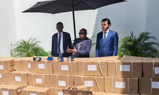 « 1 Gabonais, 1 compteur : 1.000 compteurs d’eau réceptionnés par le ministre Tonangoye