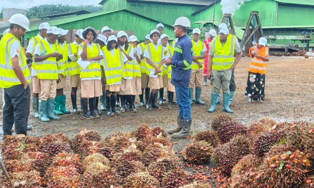 Olam Palm Gabon ouvre les portes de son site d’Awala aux élèves du Lycée de la Libération d’Angom