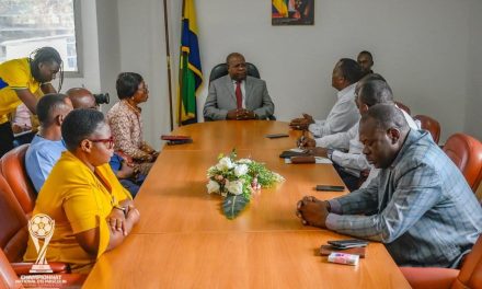 Championnat national U15 : le gouverneur du Moyen-Ogooué reçoit le Comité d&rsquo;organisation avant le coup d&rsquo;envoi