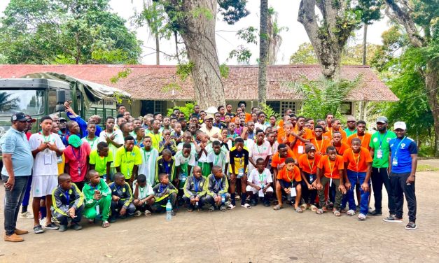 FOOTBALL ET MÉMOIRE : À LAMBARÉNÉ, LES U15 DU GABON GRANDISSENT AUSSI HORS DES TERRAINS