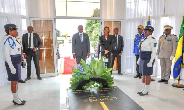 Indépendance : Oligui Nguema rend hommage à Léon Mba et distingue 1 560 citoyens
